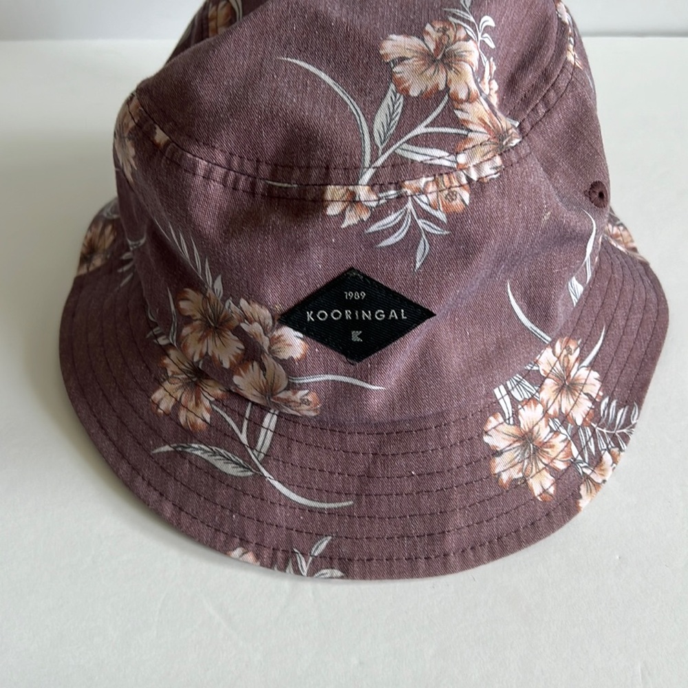 kooringal bucket hat in vintage floral